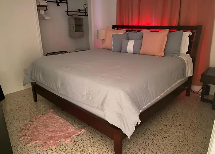 Stayover In Miami Home 2Br - 1Bth - Free Parking