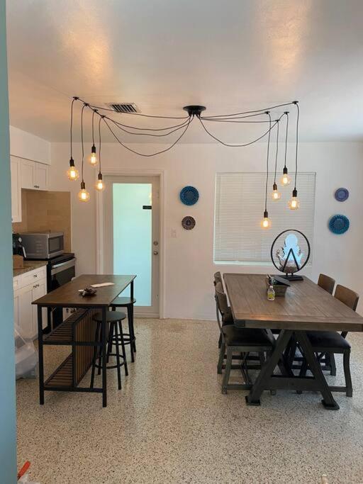 Stayover In 2br - 1bth - Free Parking